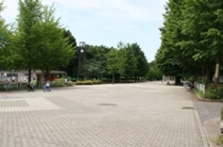 赤塚公園 噴水のある広場で子連れピクニック